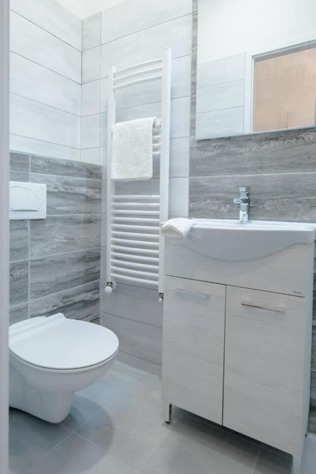 בודפשט Brand New Studio With Aircon In The Center מראה חיצוני תמונה