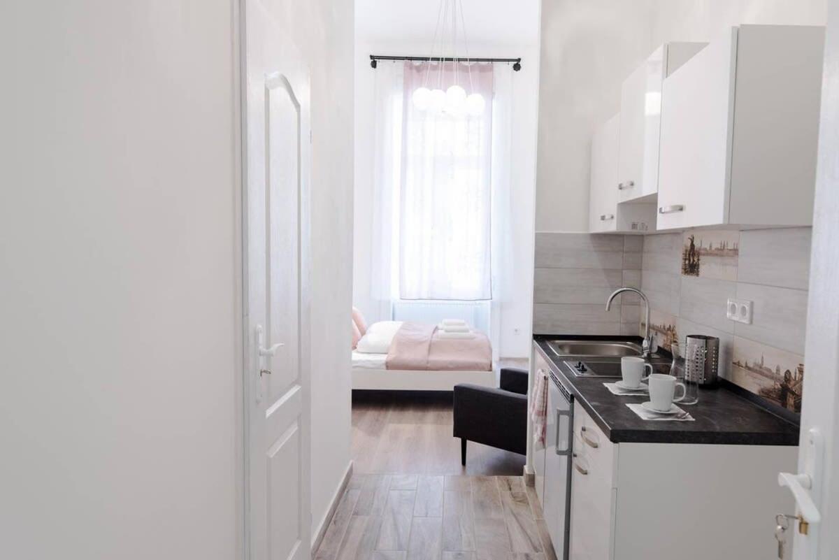 בודפשט Brand New Studio With Aircon In The Center מראה חיצוני תמונה